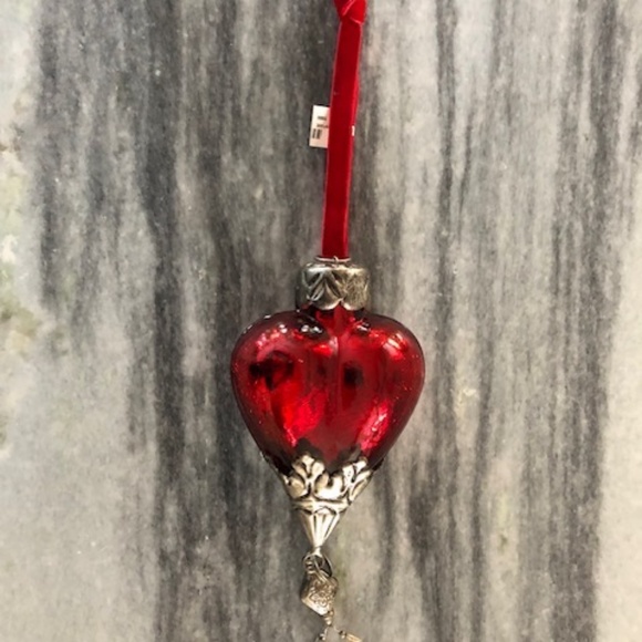 NWT Heart Shaped Red Glass Ornament set with metal accents (8) - Picture 3 of 5